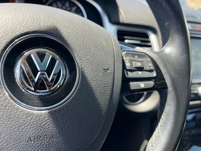 Used 2015 Volkswagen Touareg Sport AWD/4WD image 19