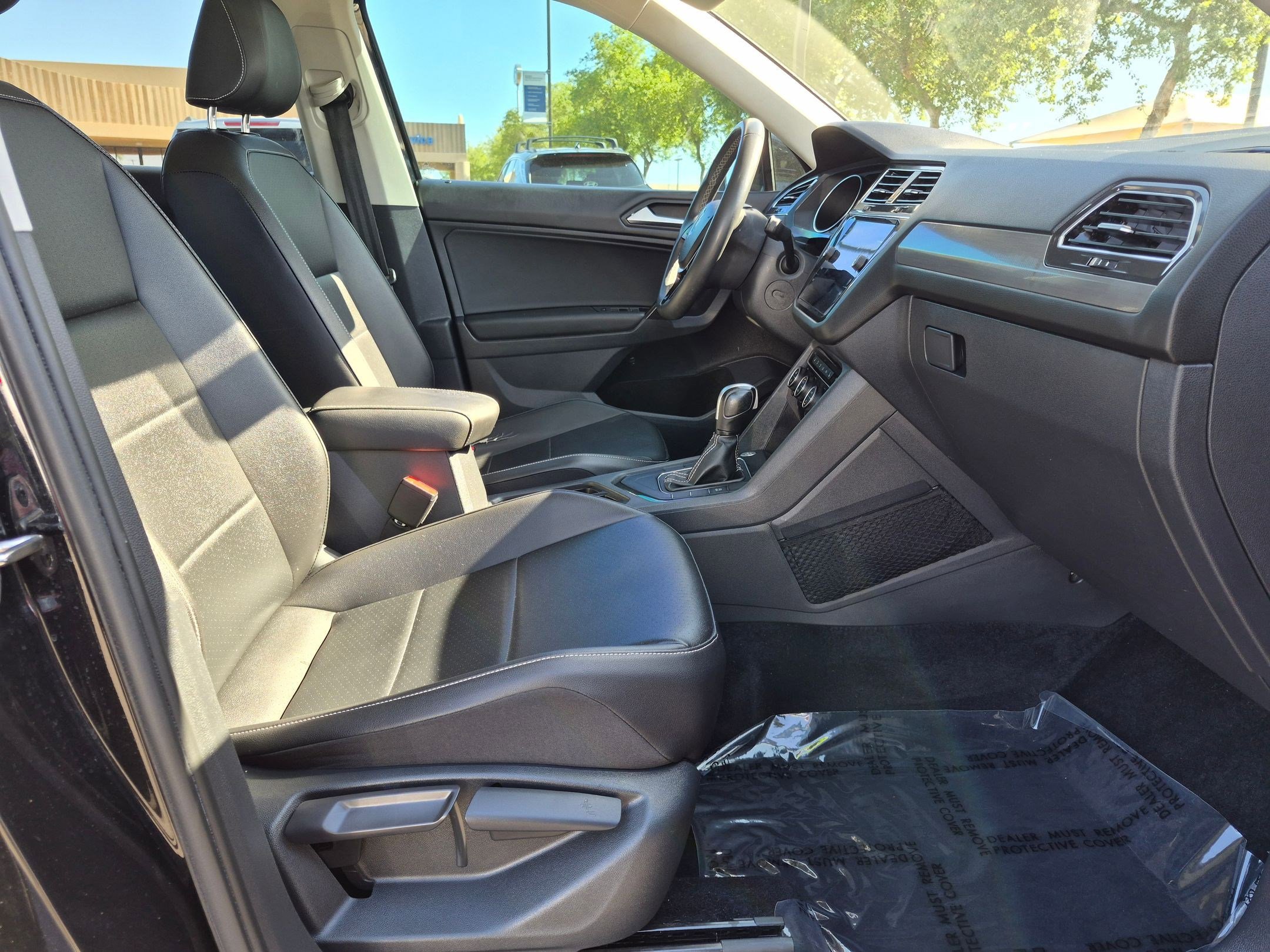 Used 2021 Volkswagen Tiguan SE w/ Panoramic Sunroof Package FWD image 26