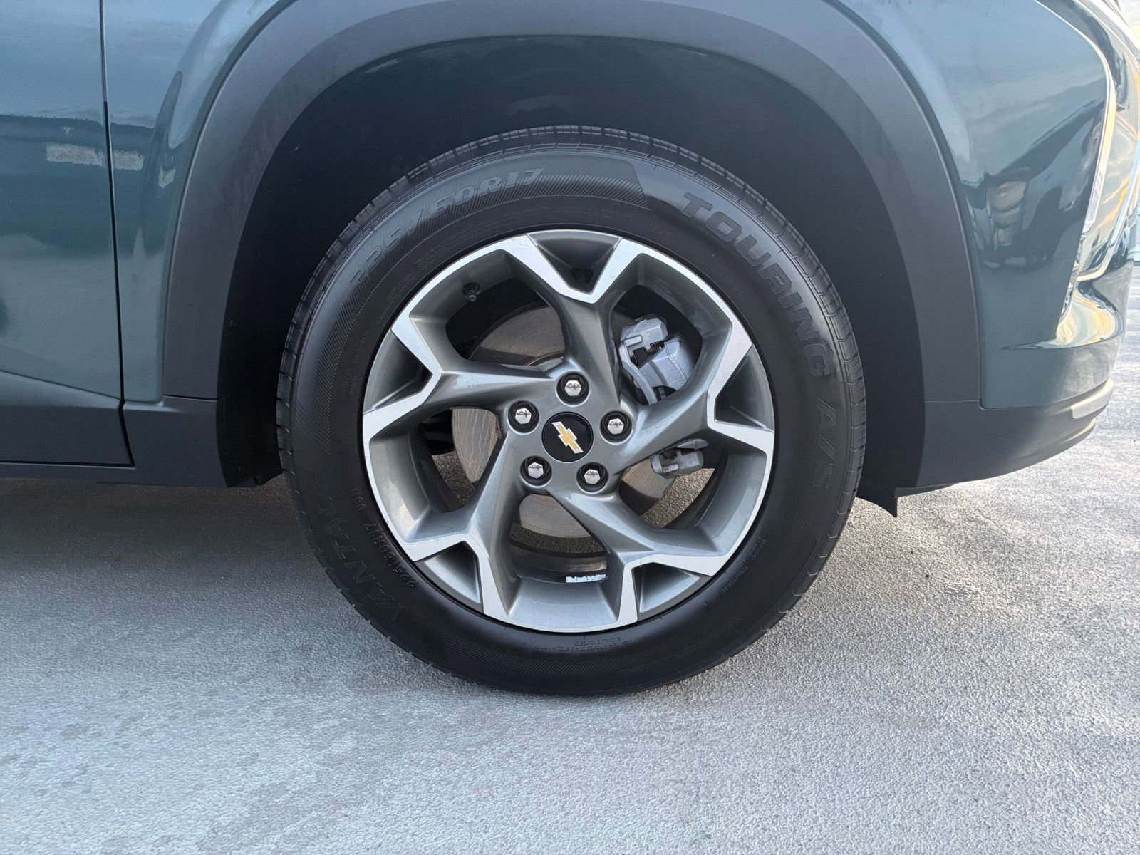 Used 2025 Chevrolet Trax LT image 28