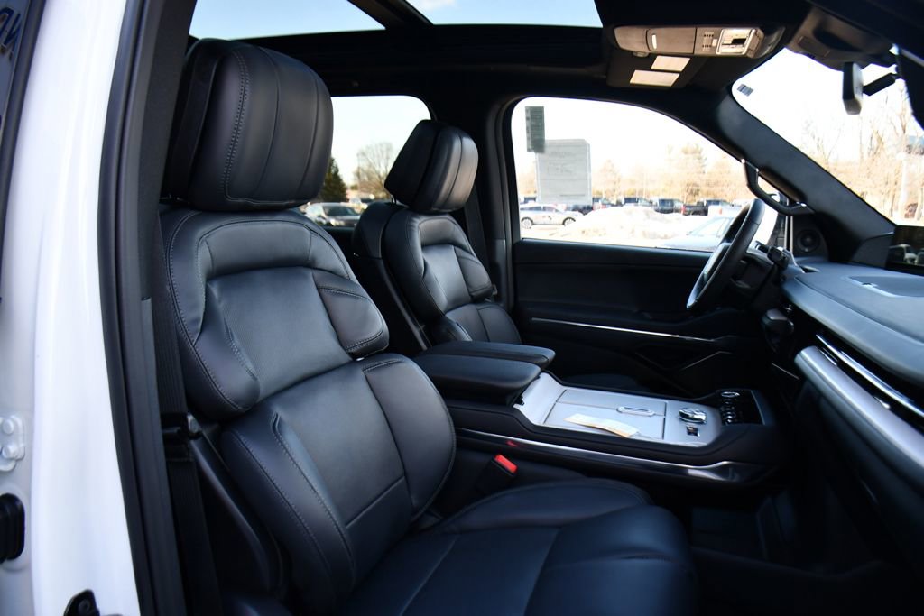 New 2026 Lincoln Navigator L Reserve w/ Jet Appearance Package image 16