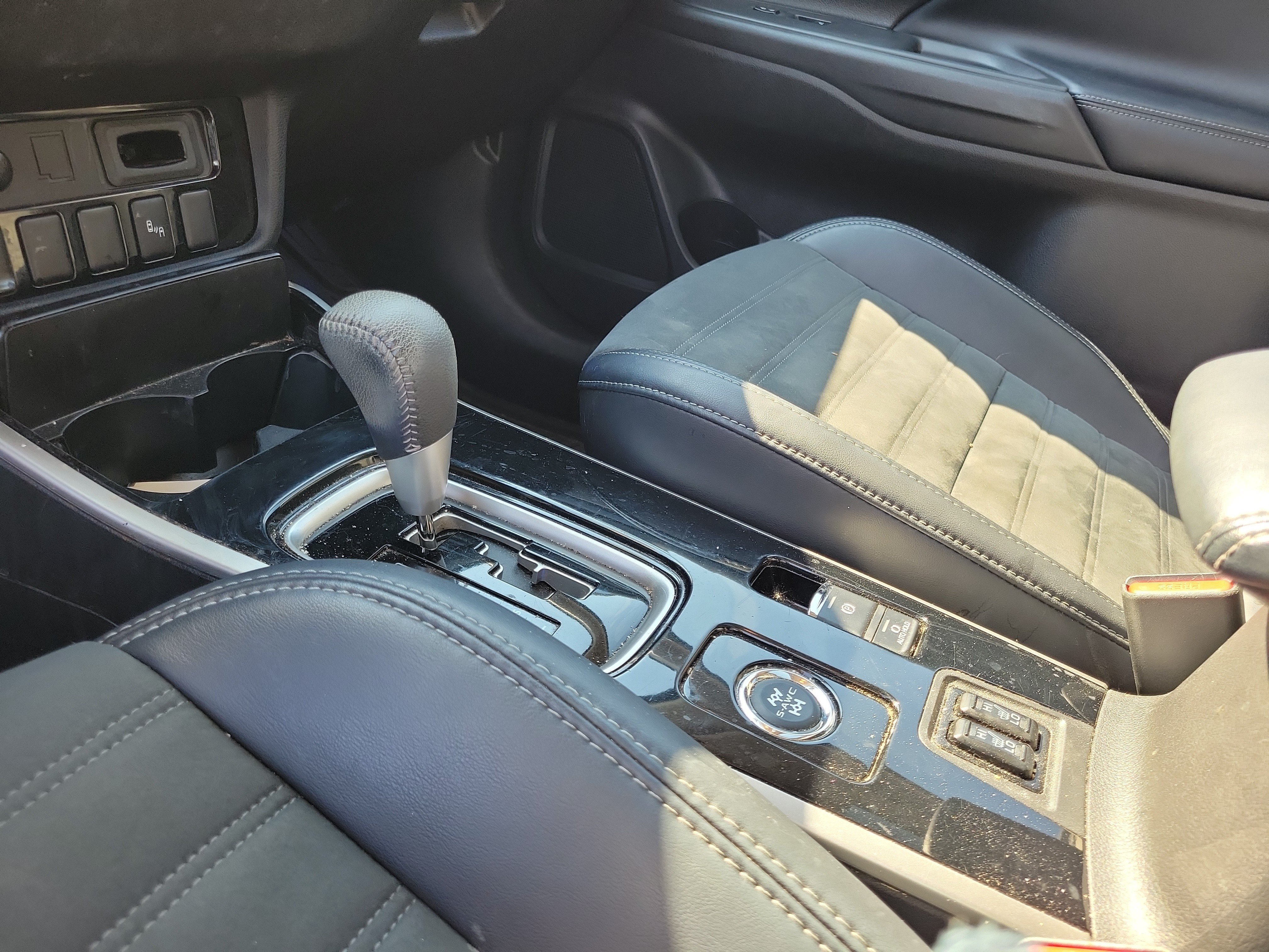 Used 2019 Mitsubishi Outlander LE AWD/4WD image 29