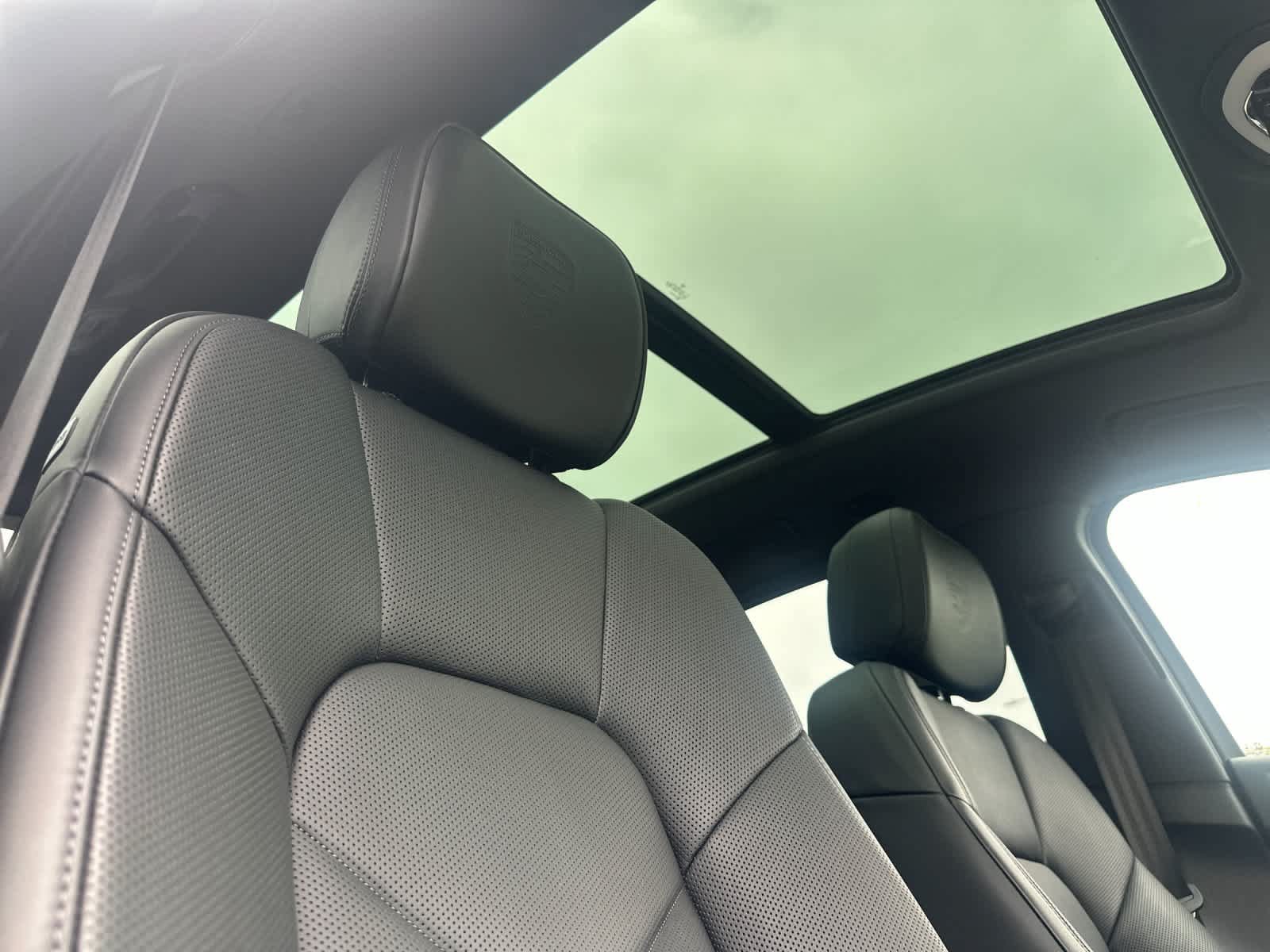 Certified 2026 Porsche Macan AWD/4WD image 18