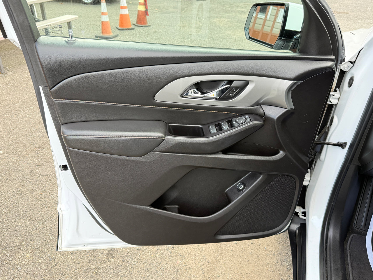 Used 2019 Chevrolet Traverse LT image 16