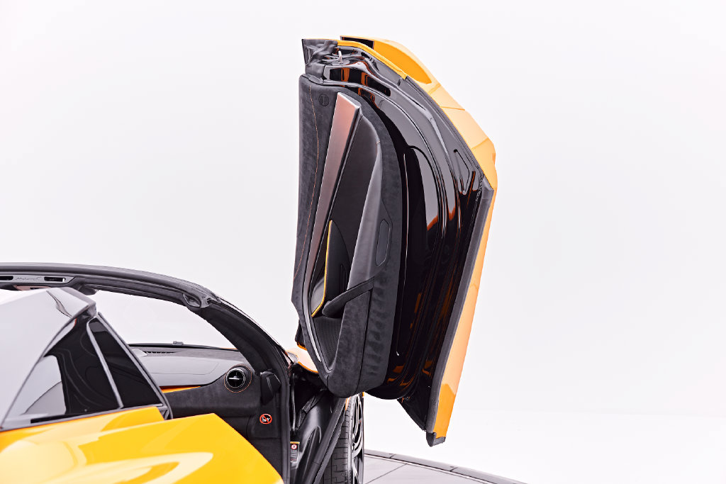 Used 2025 McLaren 750S Spider RWD image 45