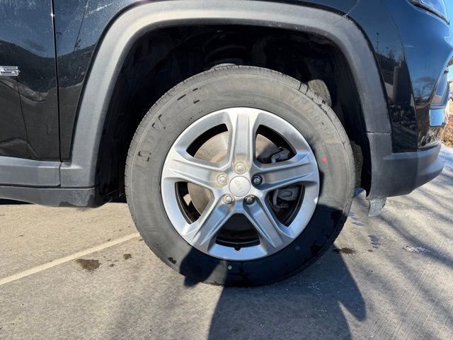 Used 2024 Jeep Compass Latitude image 30