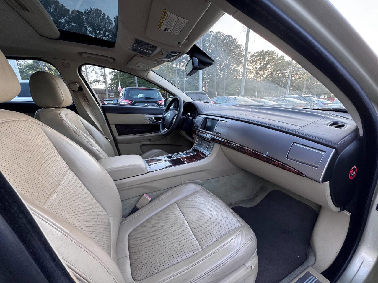 Used 2009 Jaguar XF Premium RWD image 11