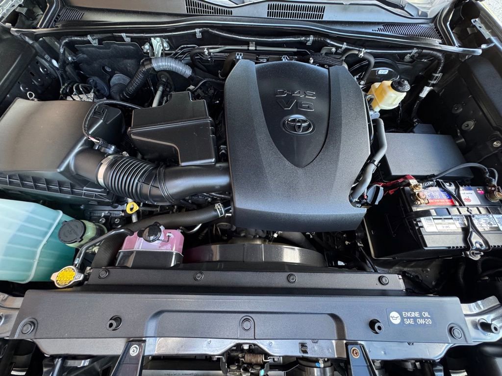 Used 2016 Toyota Tacoma SR5 w/ Towing Package RWD image 11