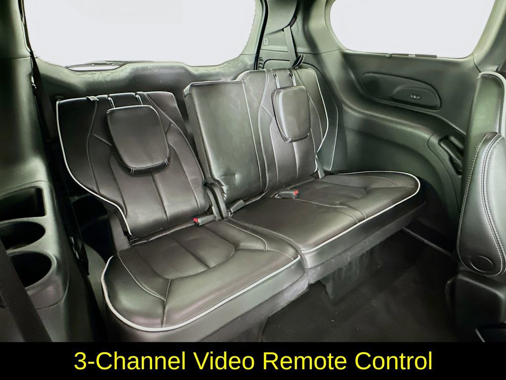Used 2023 Chrysler Pacifica Limited w/ Uconnect Theater Family Group image 37