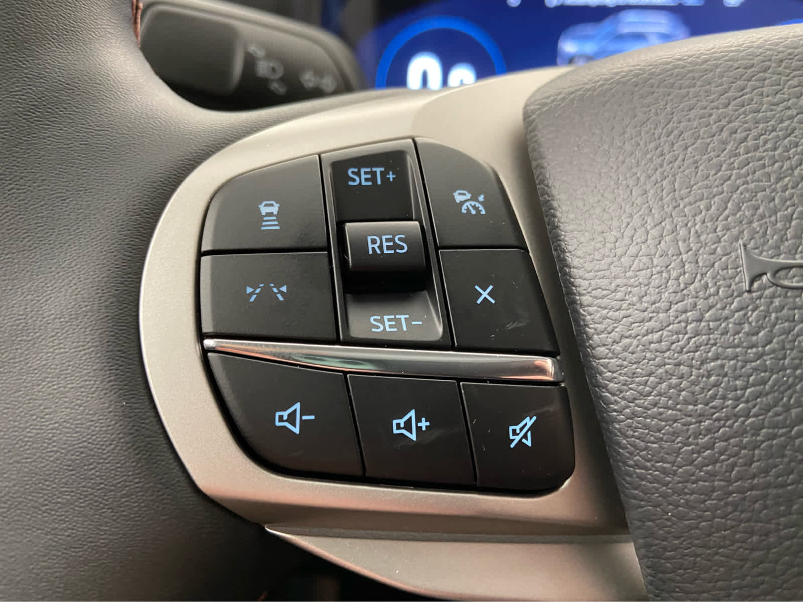 New 2026 Ford Explorer Active w/ Active Comfort Package image 24