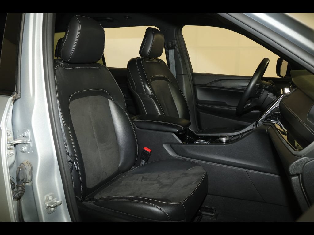 Used 2022 Jeep Grand Cherokee L Laredo AWD/4WD image 17