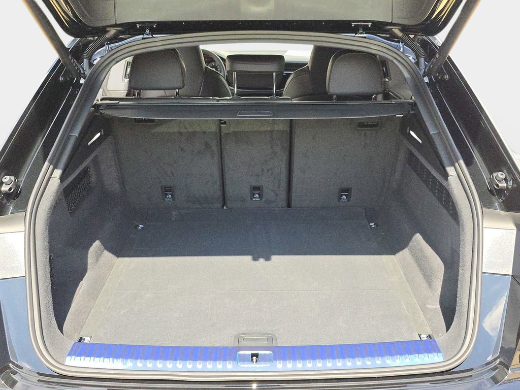 New 2026 Audi Q8 Prestige image 12