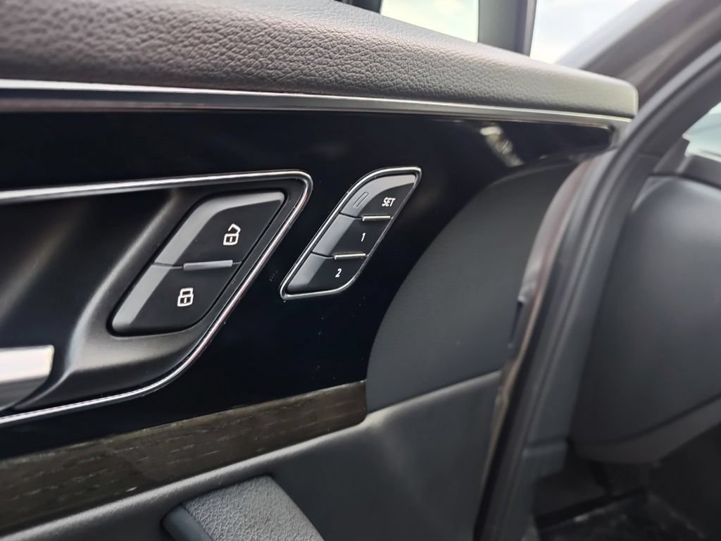Used 2018 Audi Q7 3.0T Prestige AWD/4WD image 6