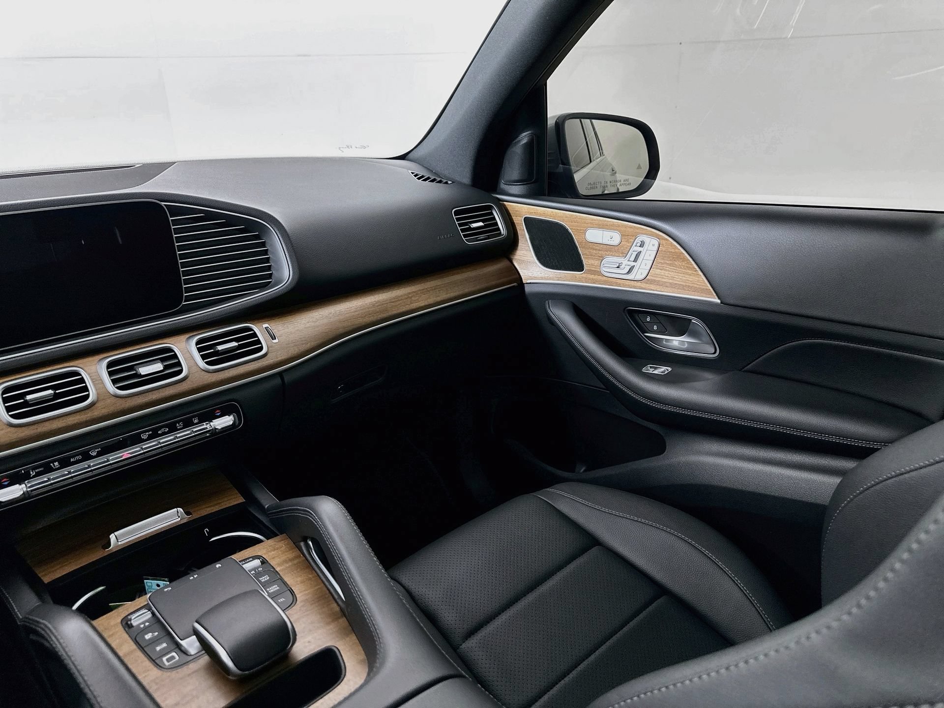 Certified 2025 Mercedes-Benz GLE 450e 4MATIC image 25