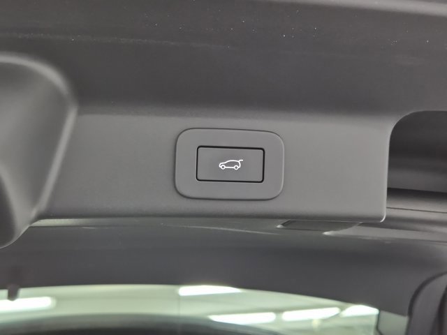 Used 2024 Jaguar F-PACE R-Dynamic S image 9