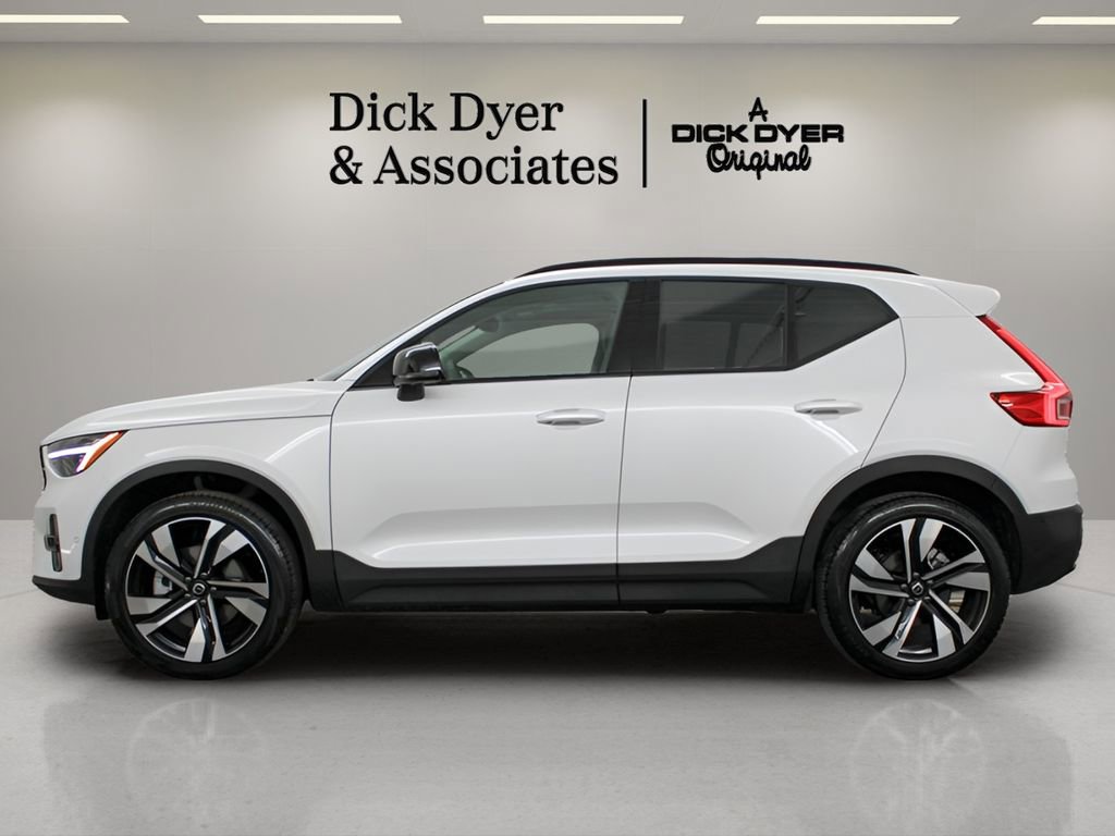 Used 2025 Volvo XC40 B5 Ultra AWD/4WD image 5