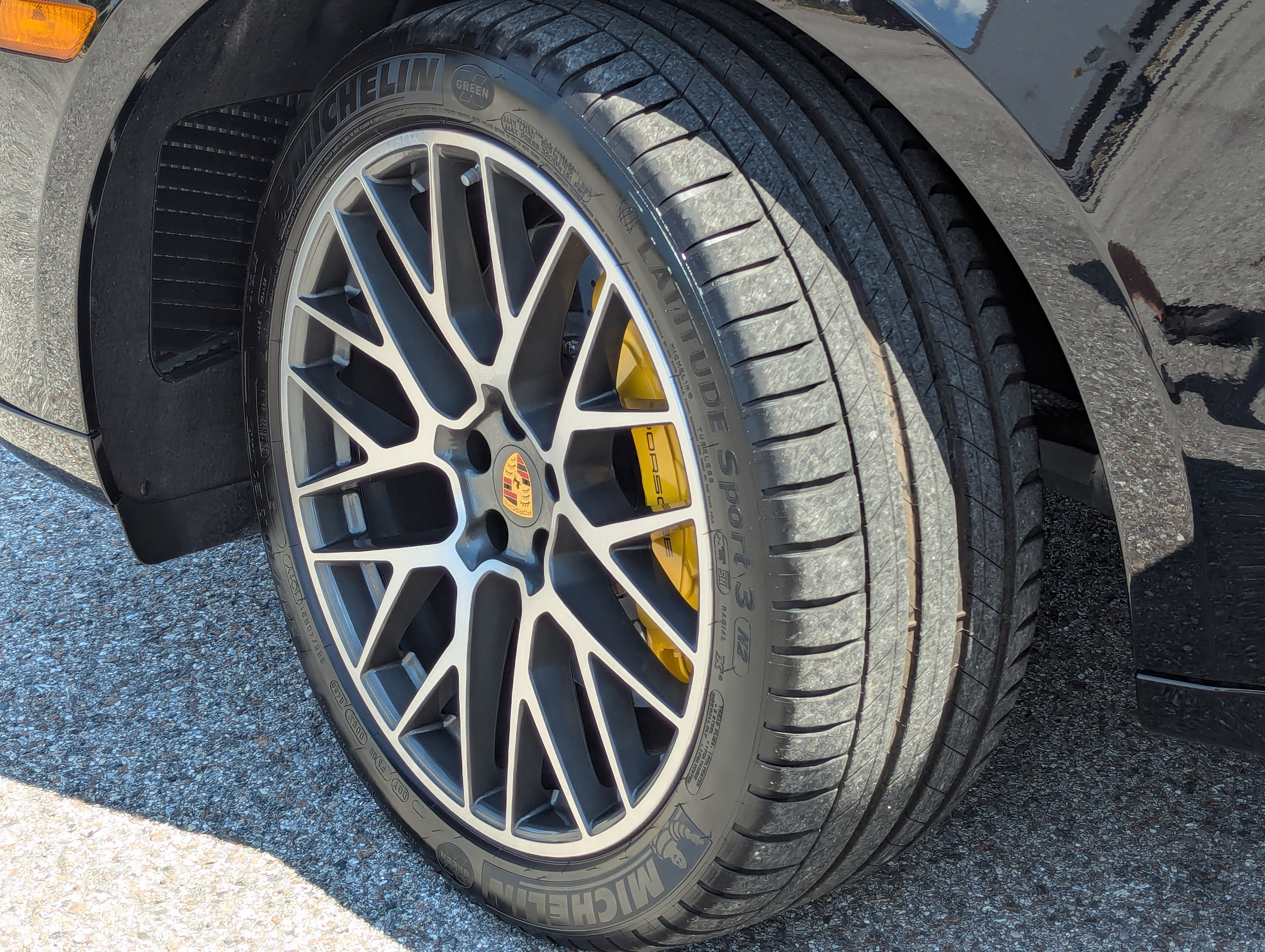 Used 2020 Porsche Macan Turbo AWD/4WD image 35