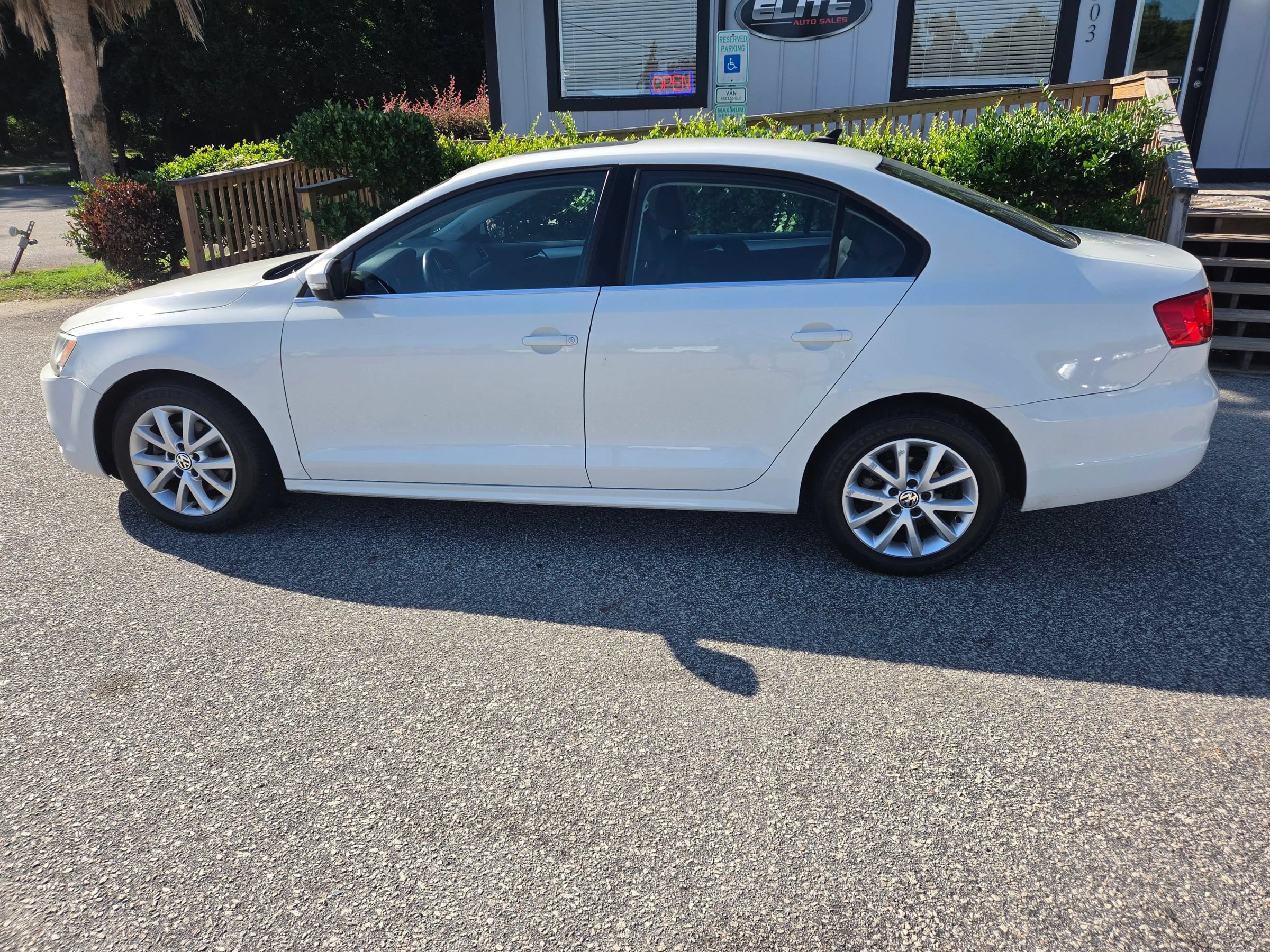 Used 2013 Volkswagen Jetta SE FWD image 8