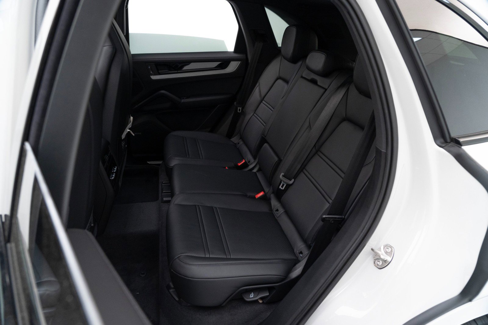 New 2025 Porsche Cayenne image 29