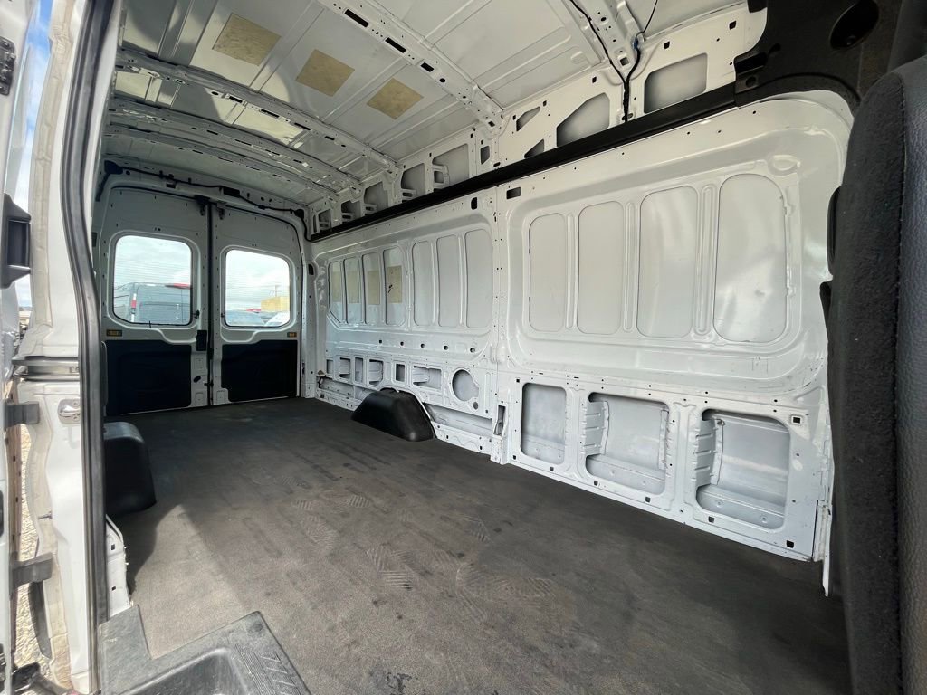 Used 2022 Ford E-Transit 148 High Roof Extended image 6
