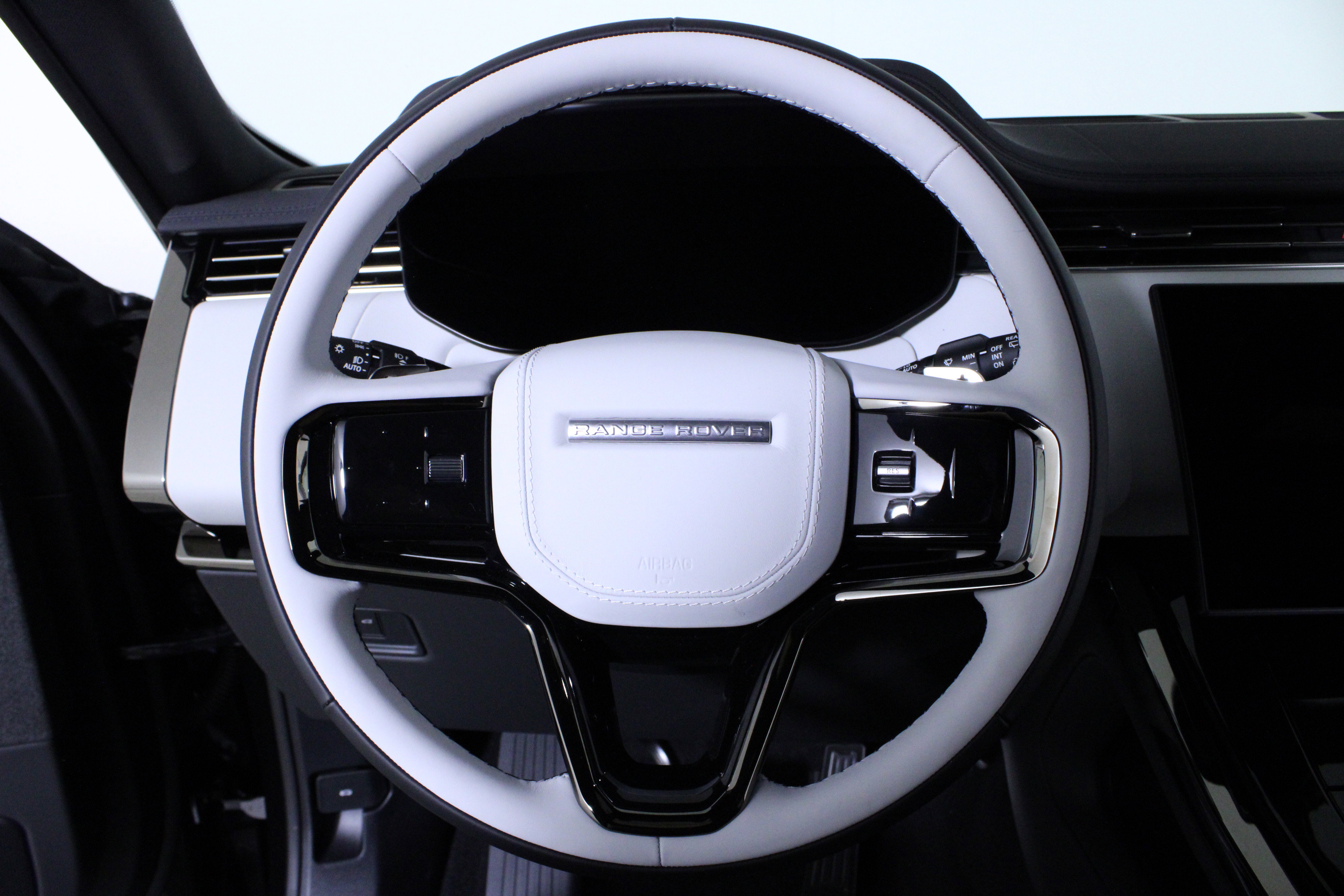 New 2026 Land Rover Range Rover Sport Dynamic SE AWD/4WD image 17