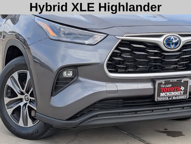 Used 2022 Toyota Highlander XLE AWD/4WD image 3