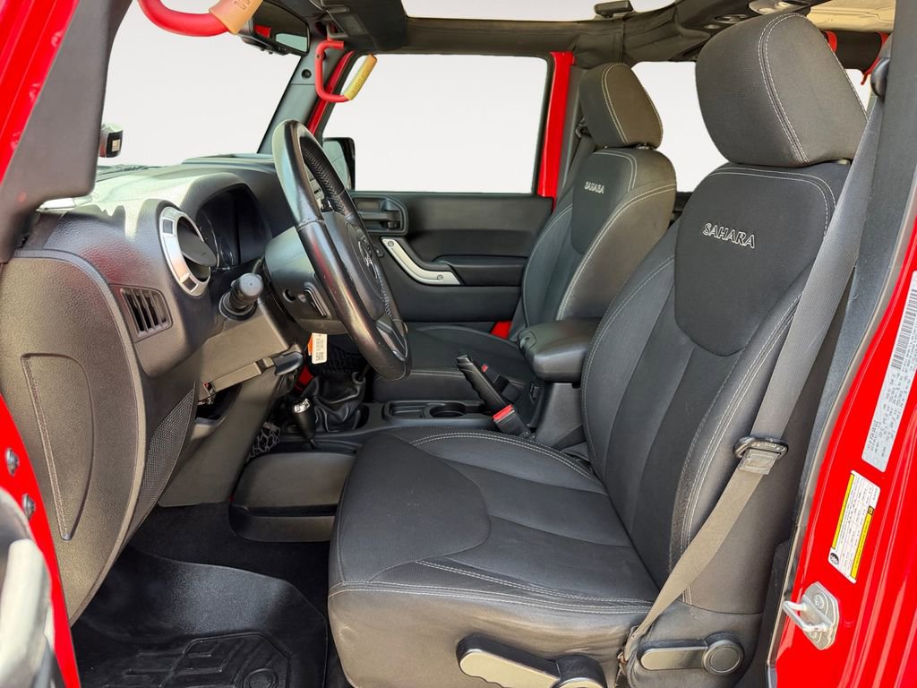 Used 2016 Jeep Wrangler Unlimited Sahara w/ Connectivity Group AWD/4WD image 14