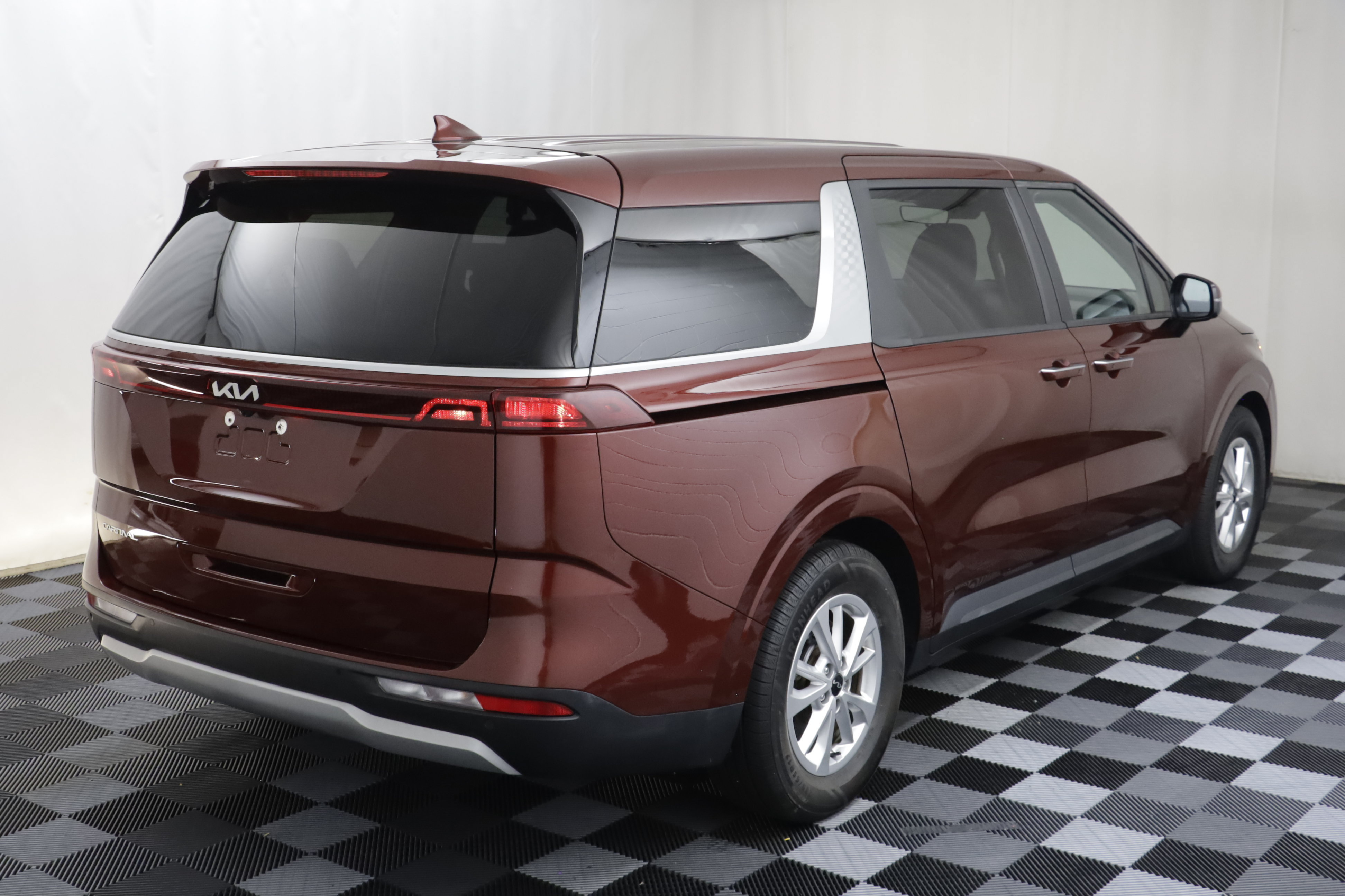 Used 2024 Kia Carnival LX FWD image 21