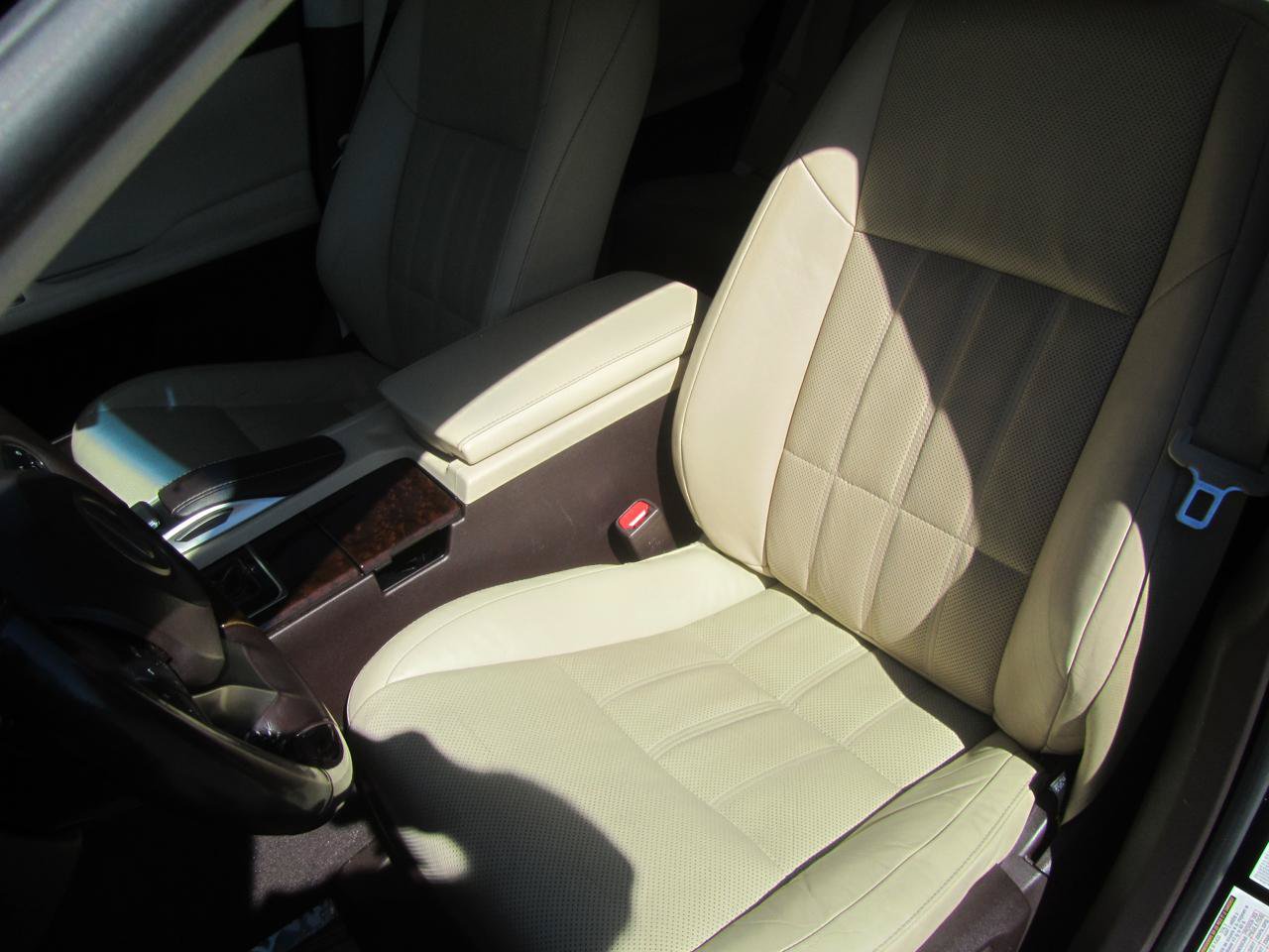 Used 2016 Lexus ES 350 w/ Luxury Pkg & Navigation w/ Luxury Package w/Wood Trim FWD image 18
