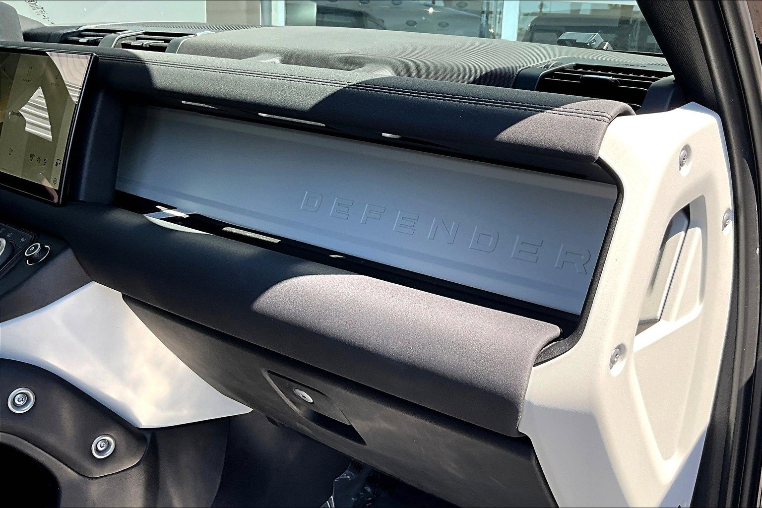 Used 2023 Land Rover Defender 130 S image 16