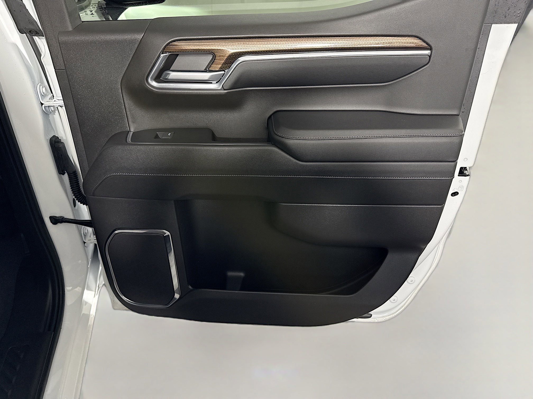 Used 2024 Chevrolet Silverado 1500 LT AWD/4WD image 27