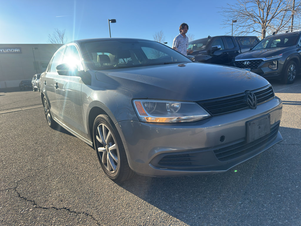 Used 2011 Volkswagen Jetta SE image 2