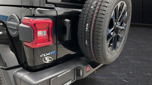 Used 2022 Jeep Wrangler Unlimited Sahara w/ Cold Weather Group AWD/4WD image 39