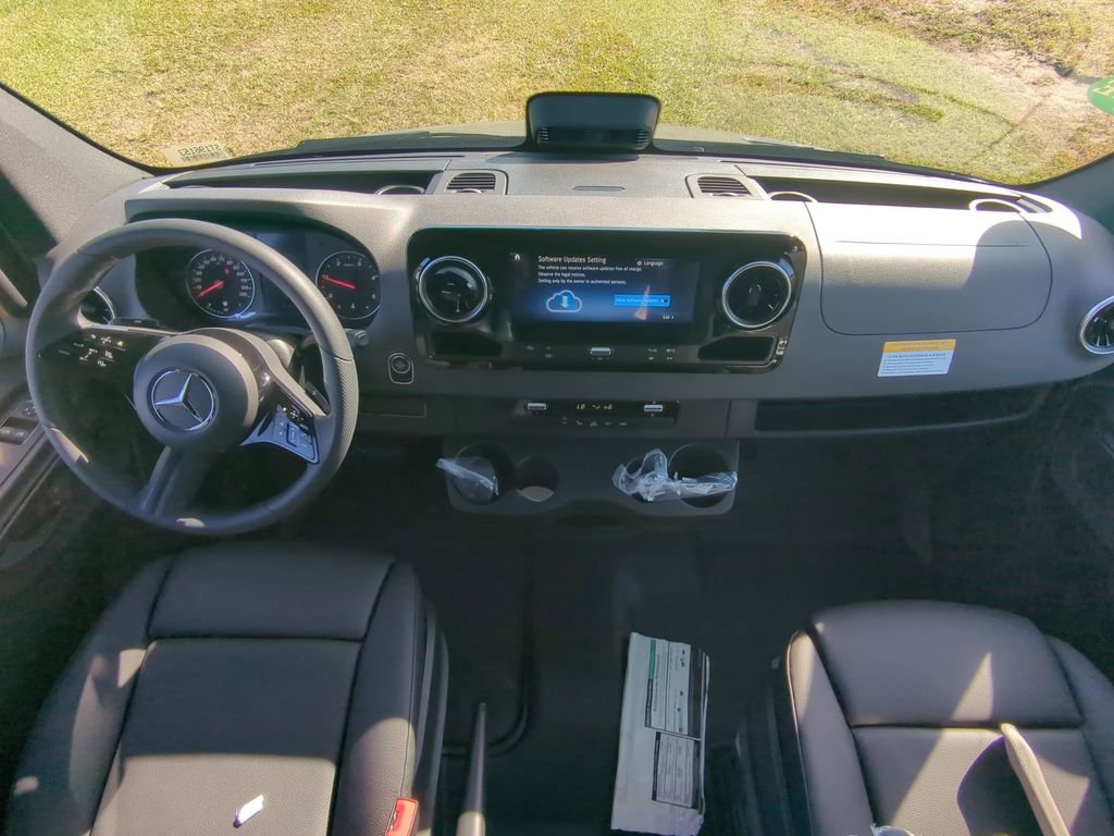 Used 2025 Mercedes-Benz Sprinter 2500 image 2