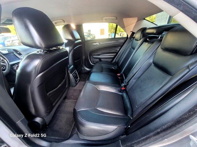 Used 2018 Chrysler 300 Limited image 12