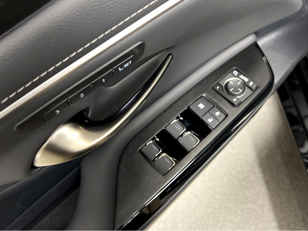 New 2025 Lexus ES 350 w/ Premium Package image 40