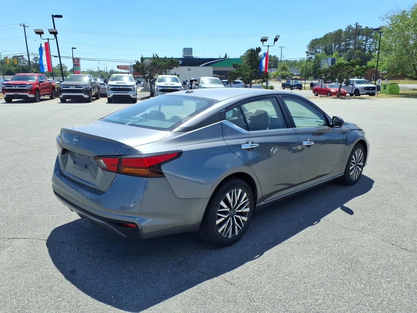 Used 2024 Nissan Altima 2.5 SV FWD image 5