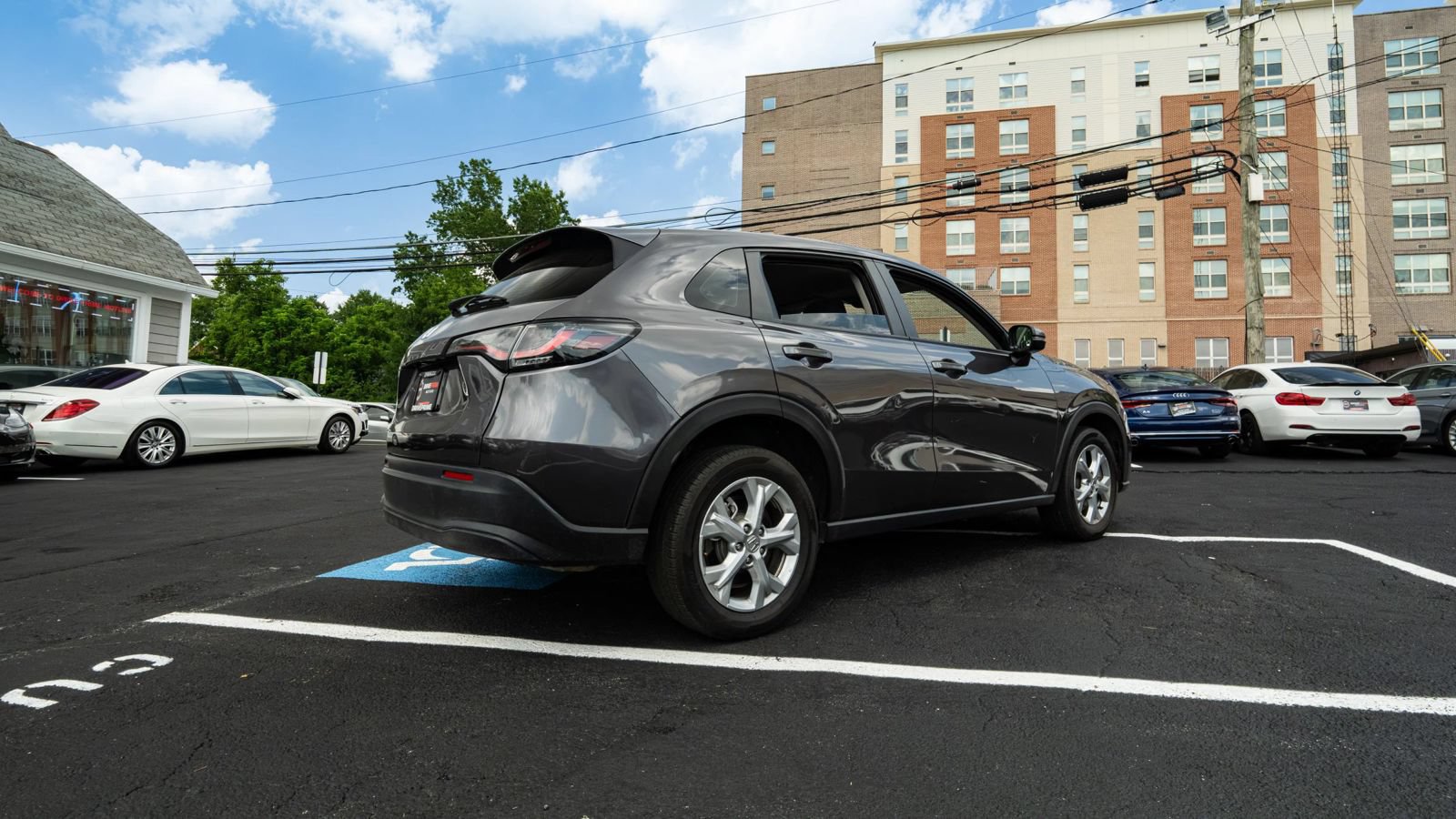 Used 2025 Honda HR-V LX image 3