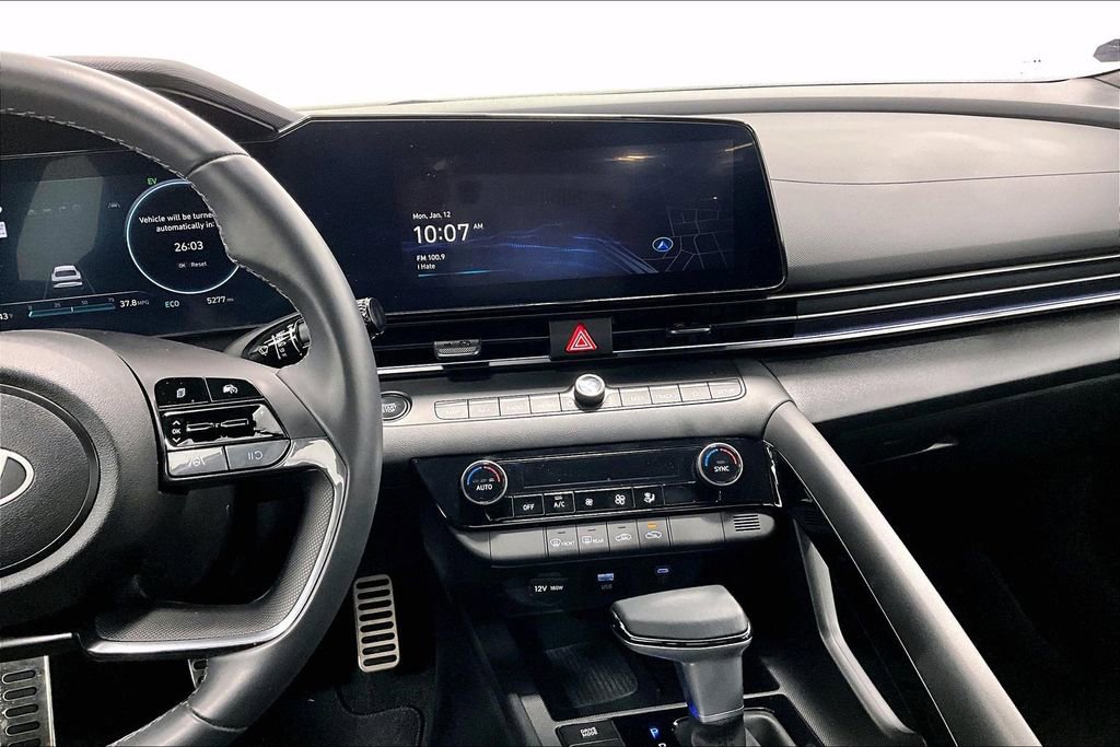 Certified 2025 Hyundai Elantra SEL image 8