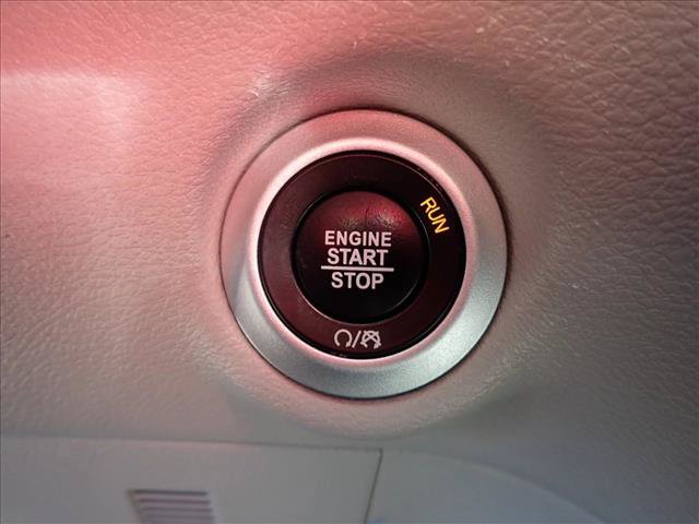 Used 2024 Chrysler Pacifica Touring-L FWD image 23