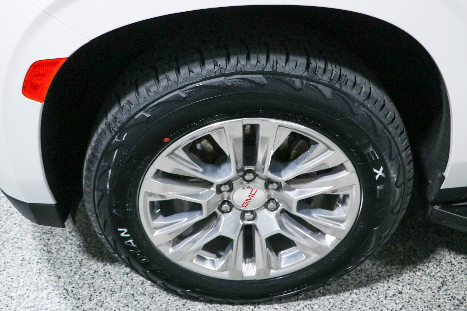 Used 2023 GMC Yukon Denali AWD/4WD image 11