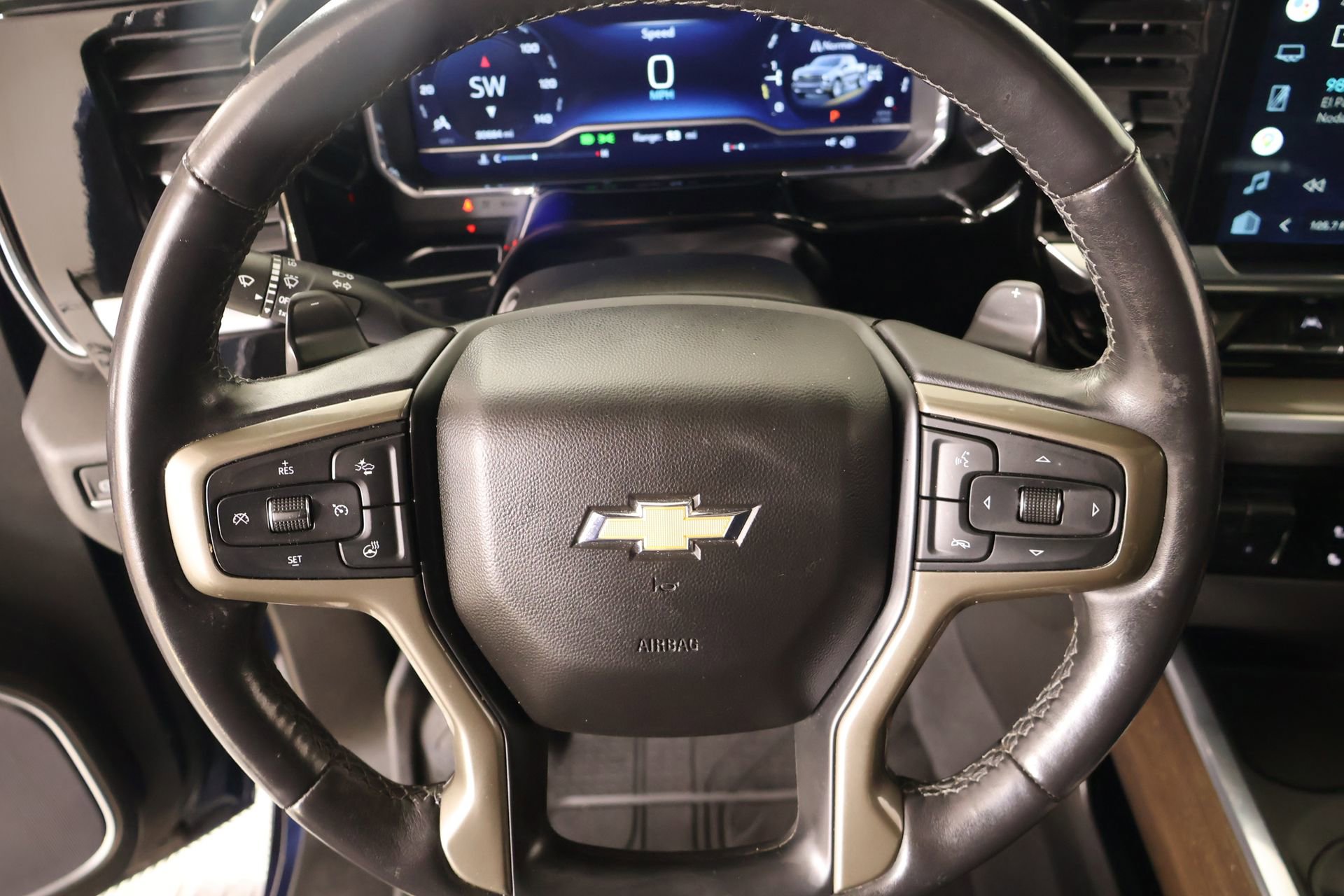 Used 2022 Chevrolet Silverado 1500 High Country w/ High Country Premium Package AWD/4WD image 3