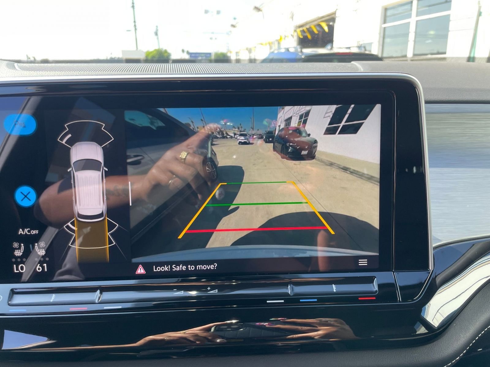 Used 2025 Volkswagen Atlas Cross Sport SE image 17