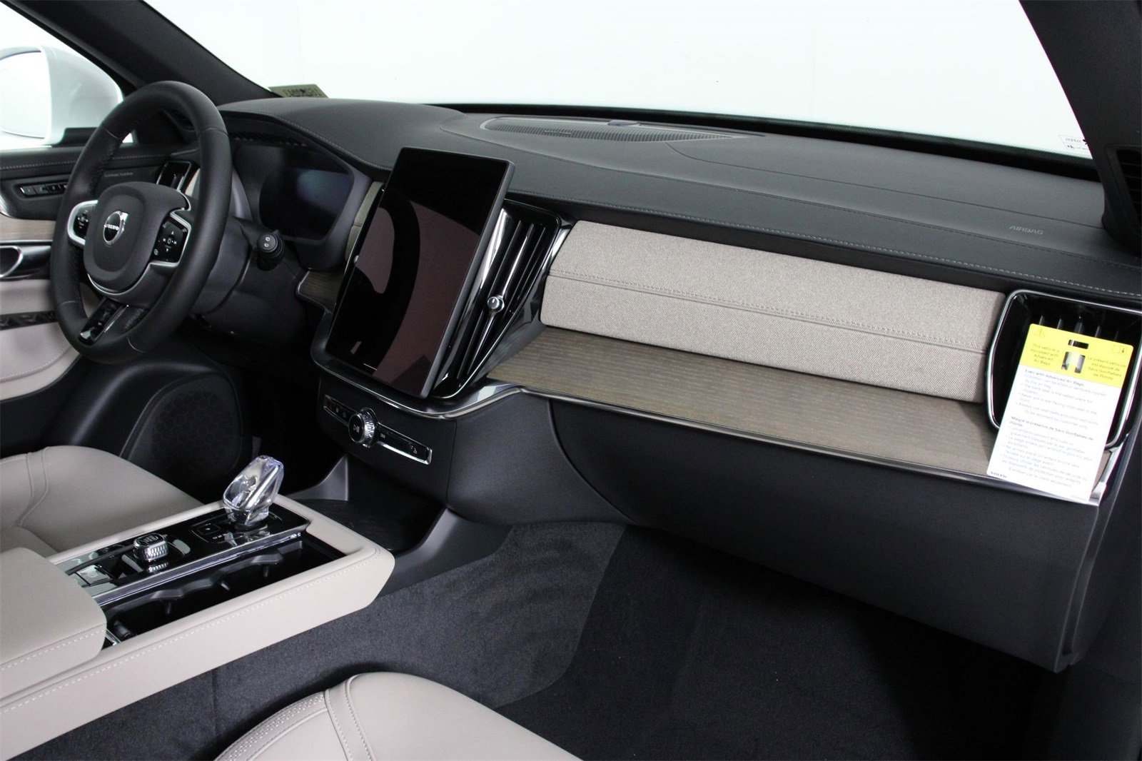 New 2026 Volvo XC90 B6 Plus w/ Protection Package image 9