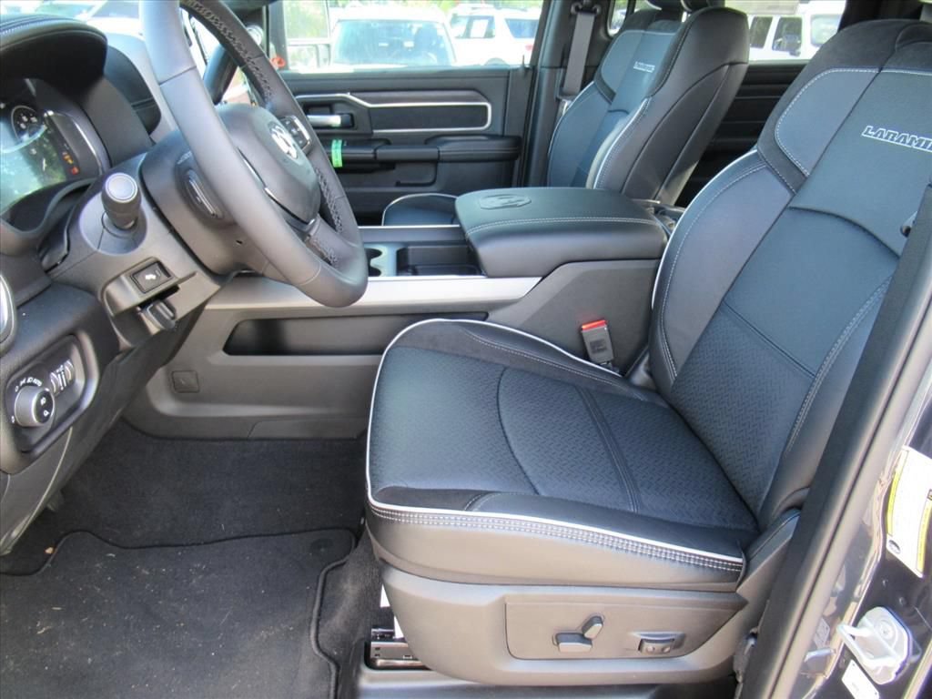 New 2026 RAM 2500 Laramie AWD/4WD image 18
