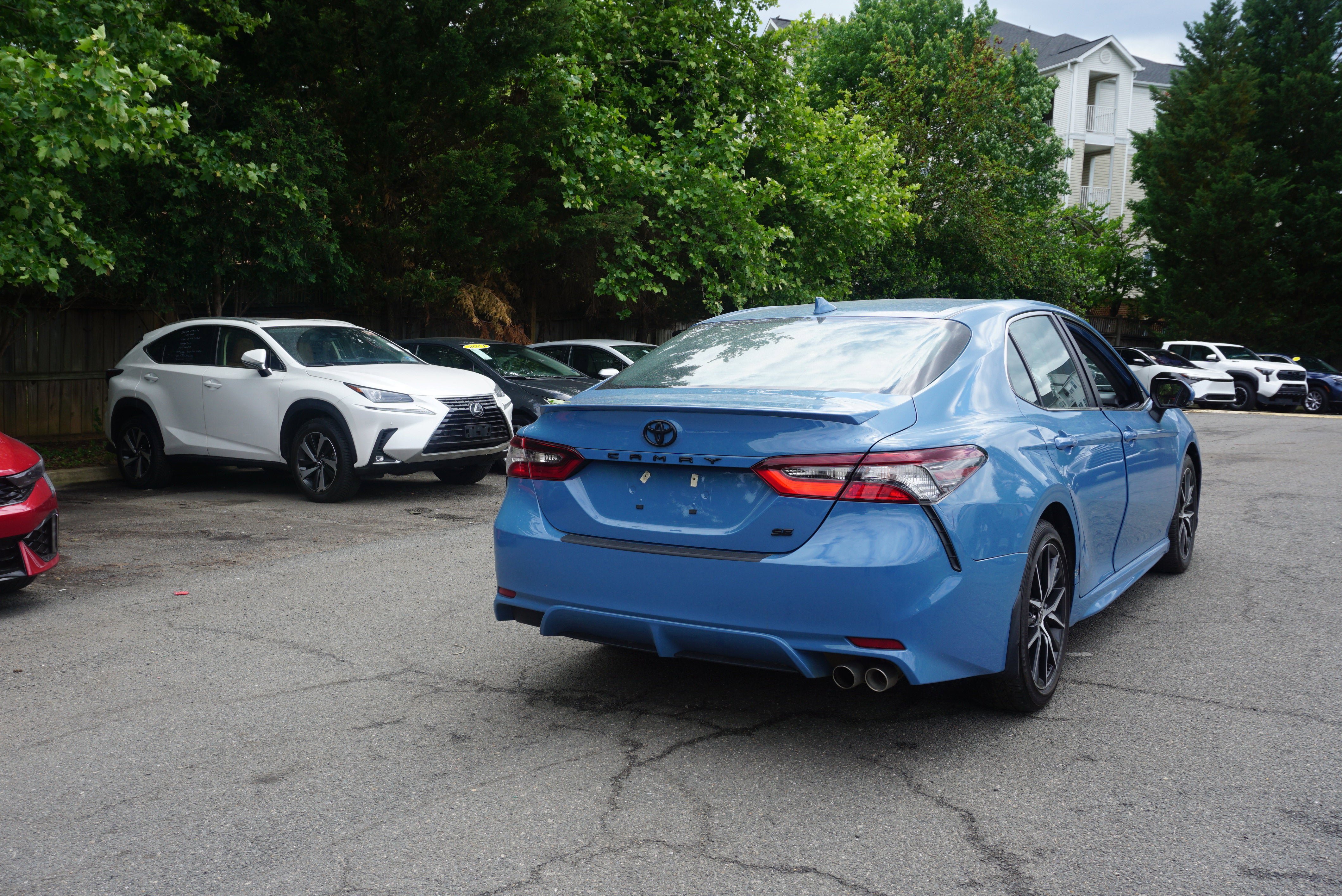 Used 2023 Toyota Camry SE w/ Cold Weather Package FWD image 4