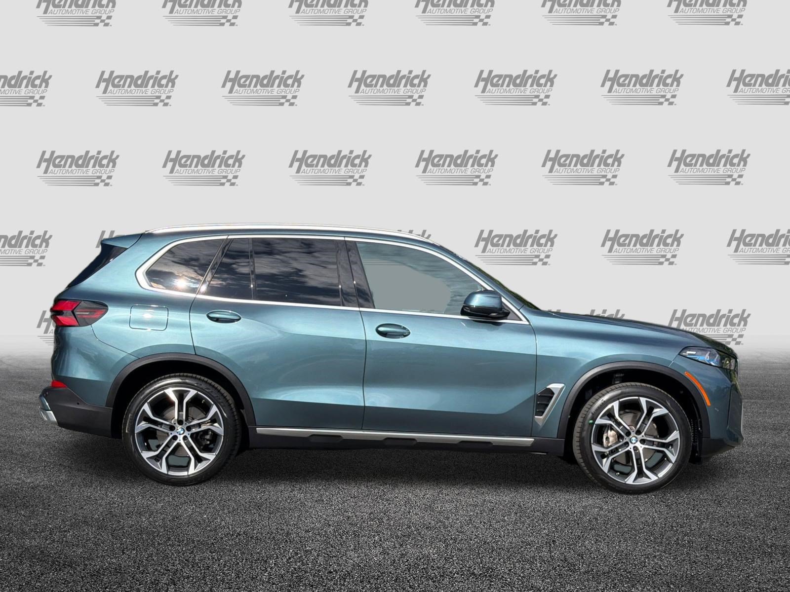 Used 2025 BMW X5 xDrive40i w/ Premium Package AWD/4WD image 3