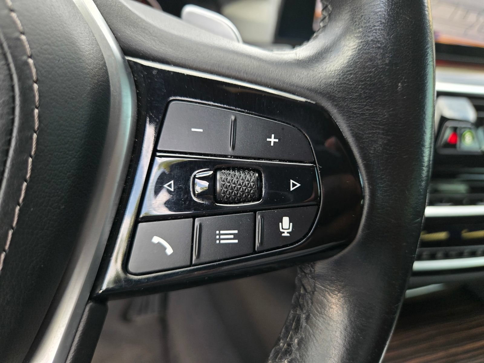 Used 2020 BMW 530i w/ Premium Package RWD image 13