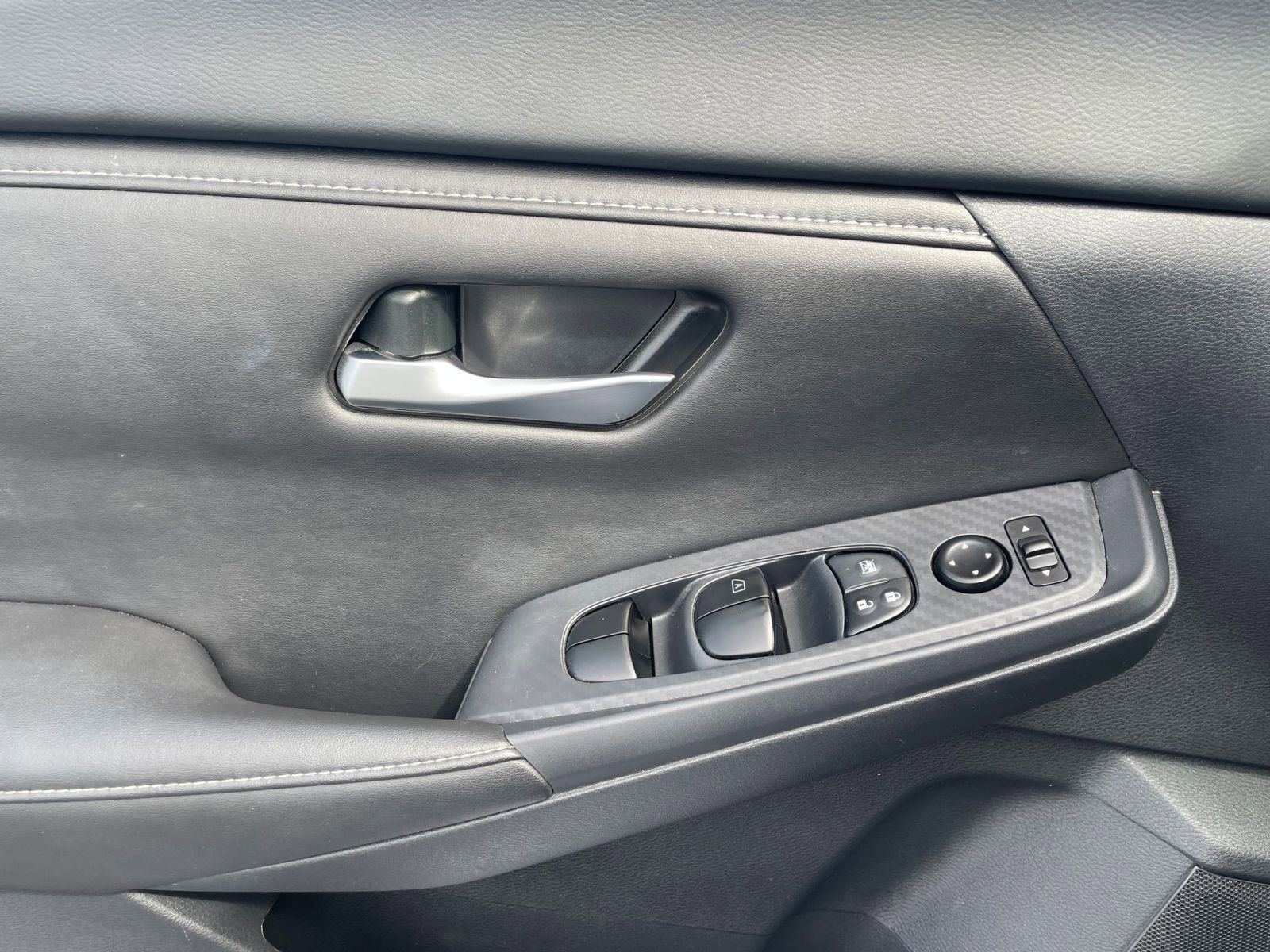 Used 2025 Nissan Sentra SV FWD image 18