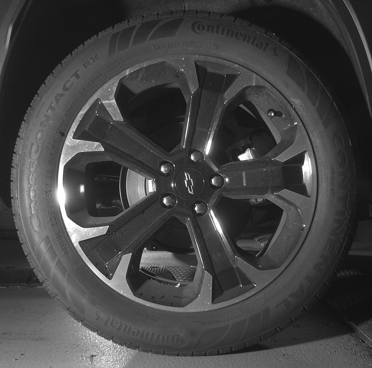 New 2027 Chevrolet Equinox LT w/ LPO, Floor Liner Package FWD image 43