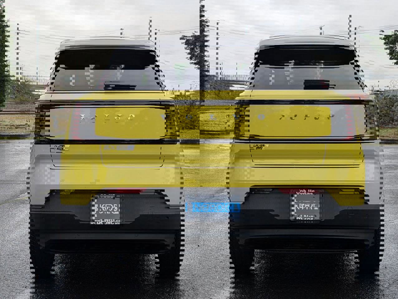 Used 2025 Volvo EX30 Ultra w/ Climate Package image 6